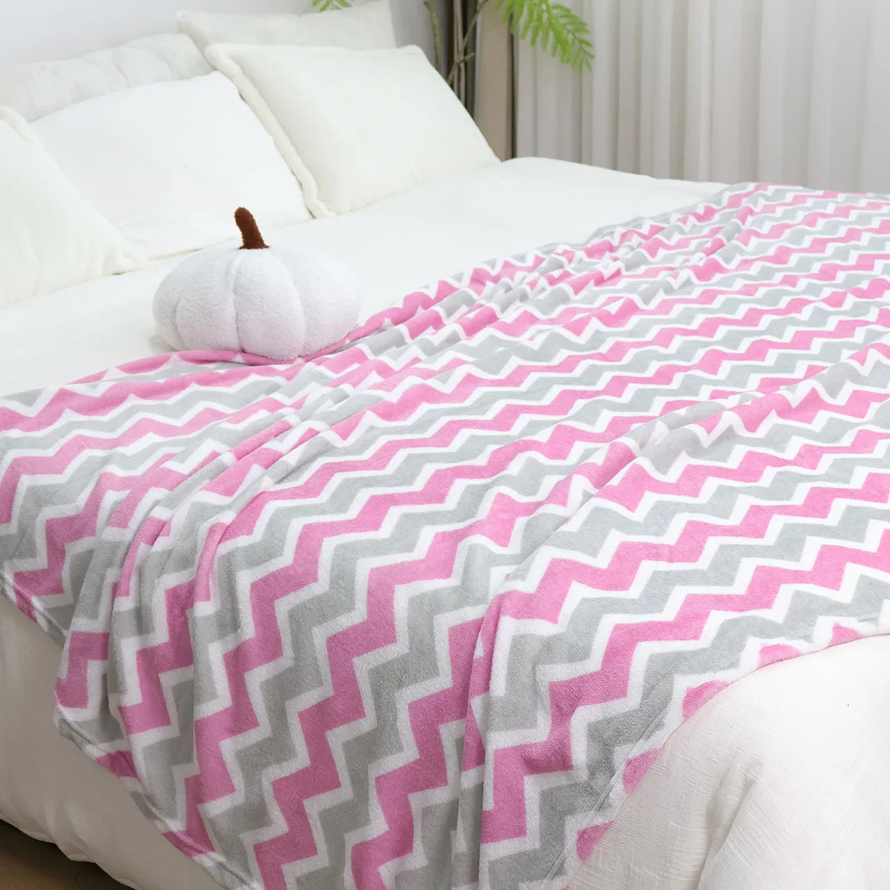 Cozy Checkered Plush Throw Blanket . Soft Warm Flannel Blanket for Couch, Bed & Home Decor