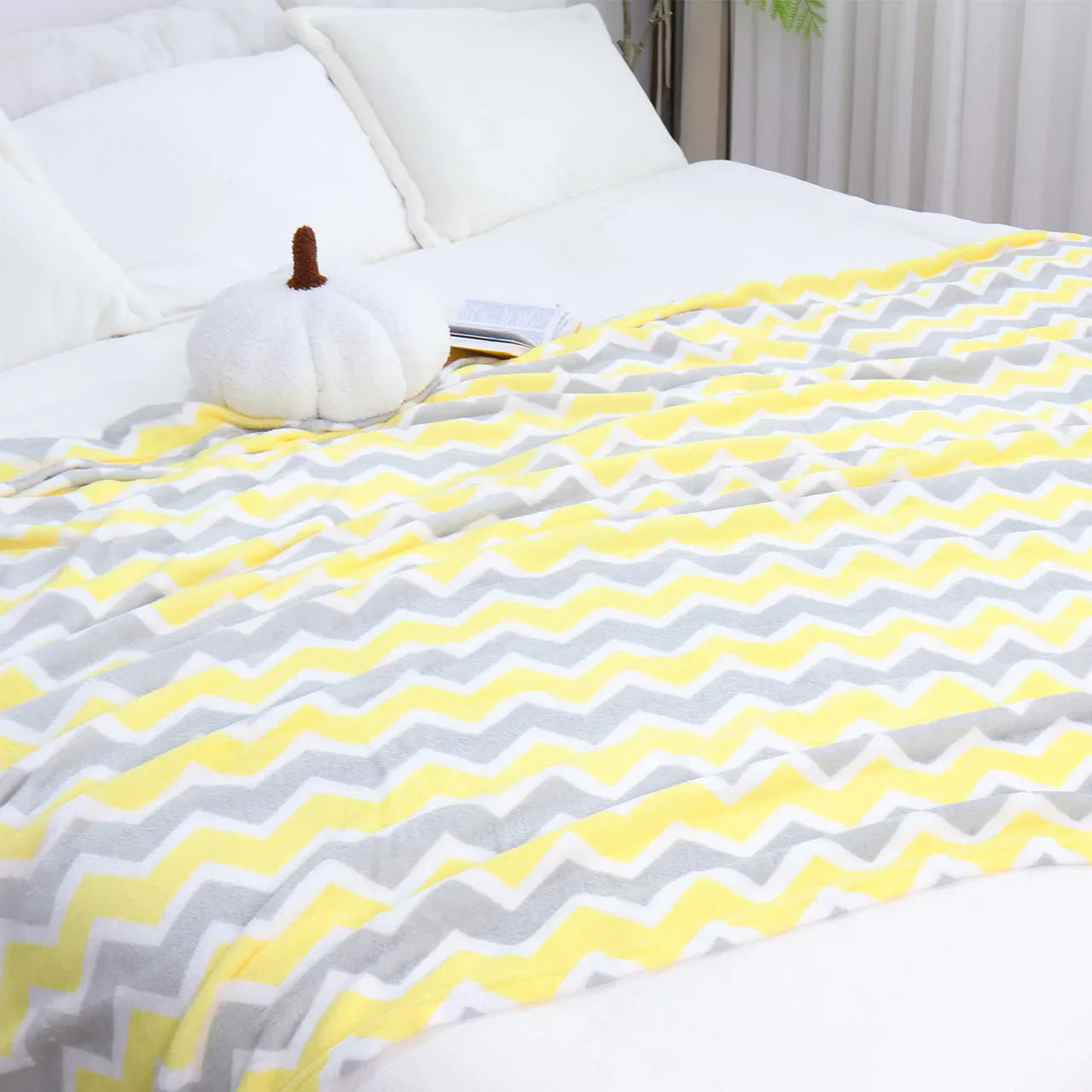 Cozy Checkered Plush Throw Blanket . Soft Warm Flannel Blanket for Couch, Bed & Home Decor