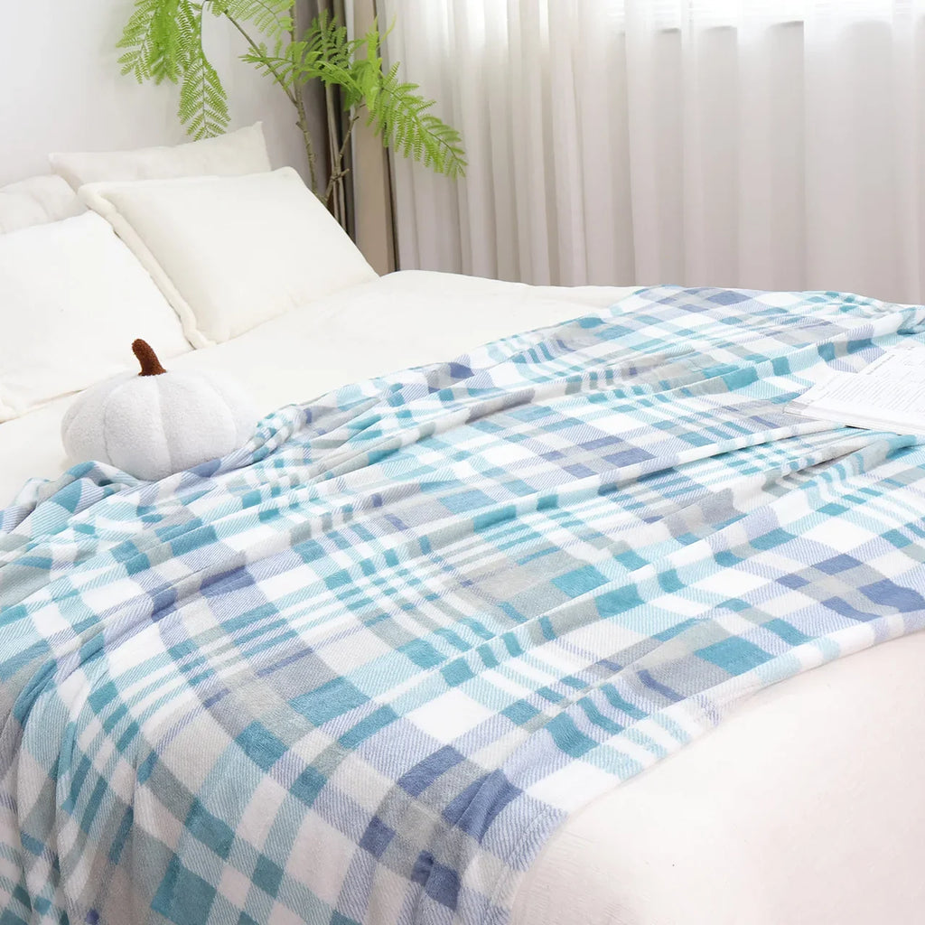 Cozy Checkered Plush Throw Blanket . Soft Warm Flannel Blanket for Couch, Bed & Home Decor