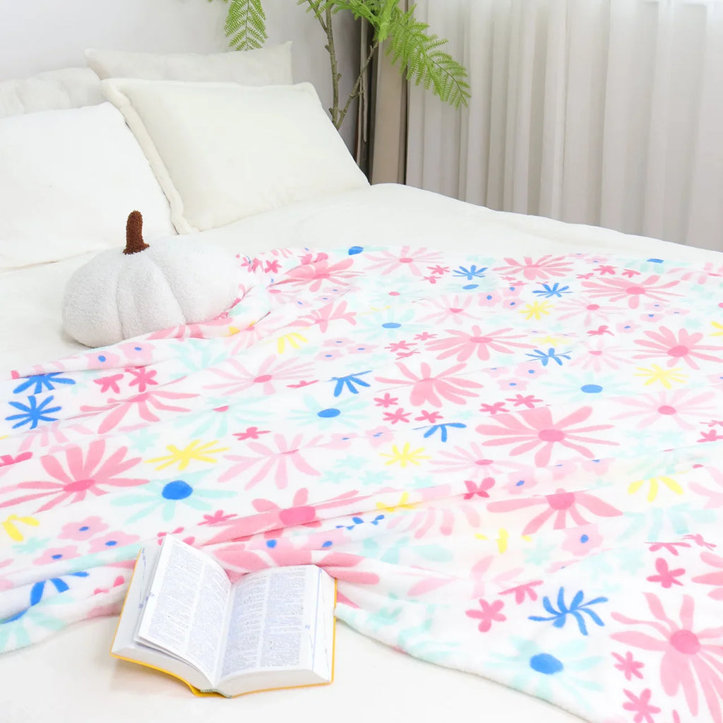 Cozy Checkered Plush Throw Blanket . Soft Warm Flannel Blanket for Couch, Bed & Home Decor